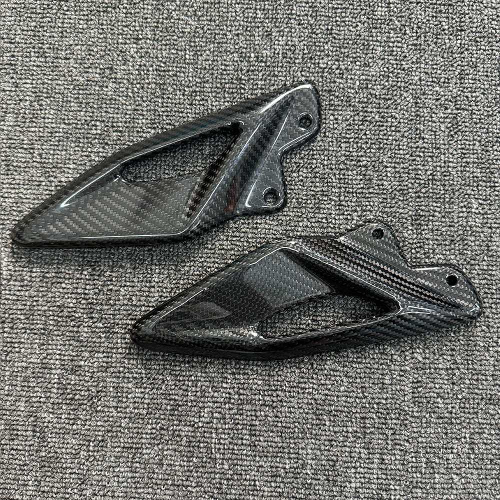 For Triumph Street Triple 660  - Crepe Pan Carbon recensione e prezzo